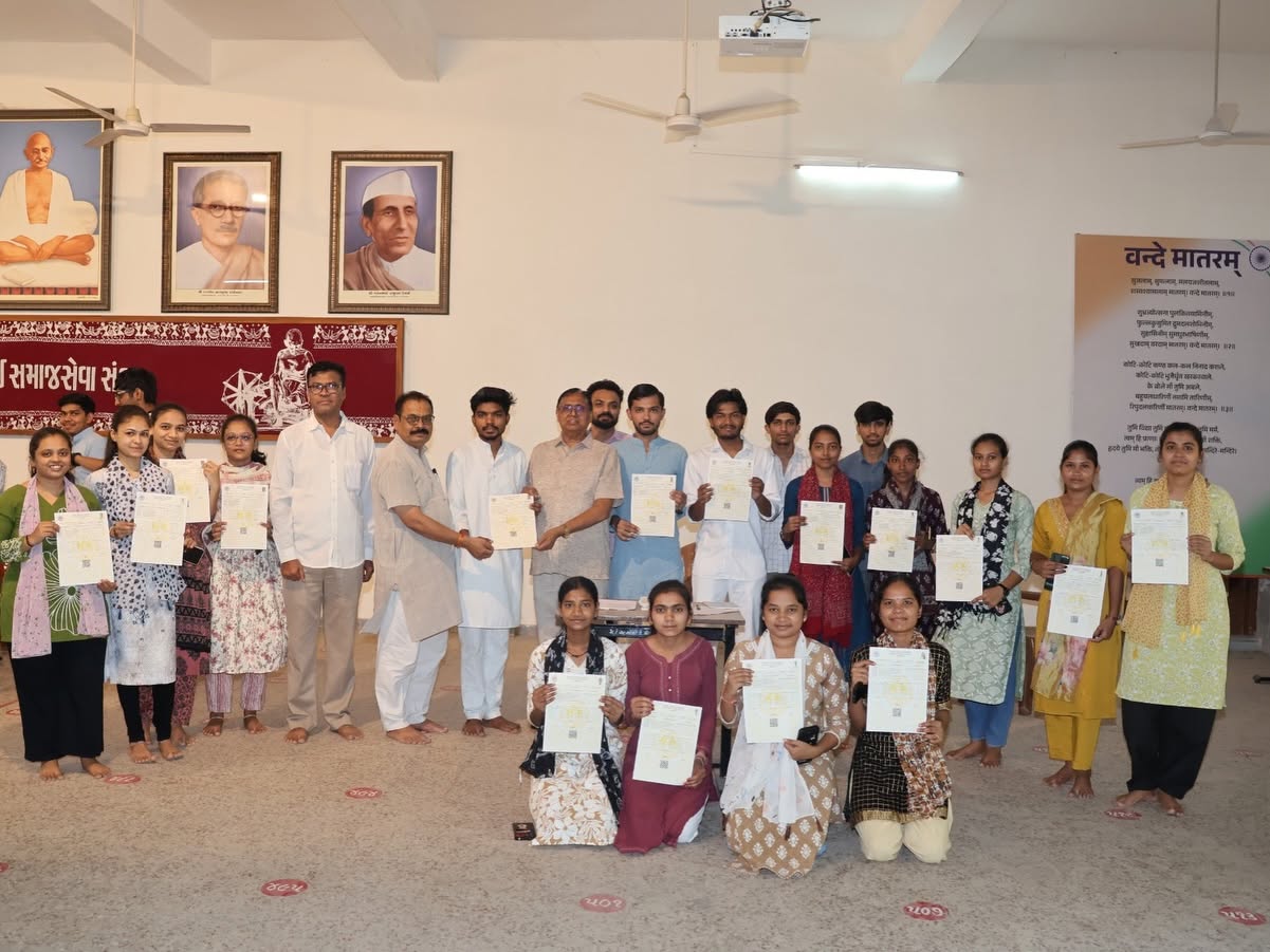 Gujarat Vidyapith Distributes Mark Sheets to Students Across All Departments